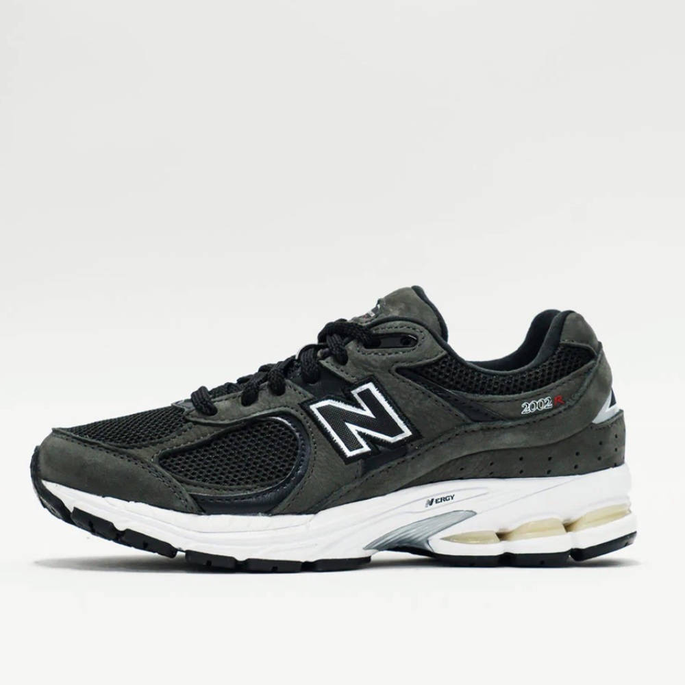 NIB New Balance 2002R OG “Dark Grey/black